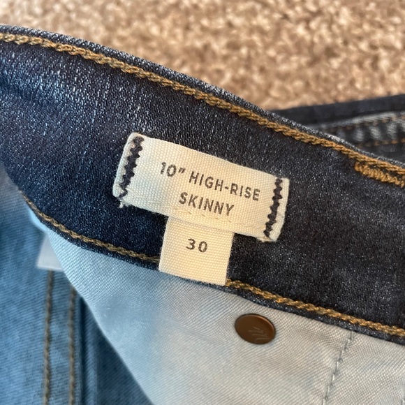 Madewell 10” high-rise skinny cut off jean shorts - Picture 5 of 8